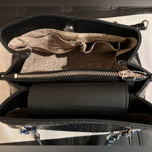 Black Guess Purse - Picture 7 of 9